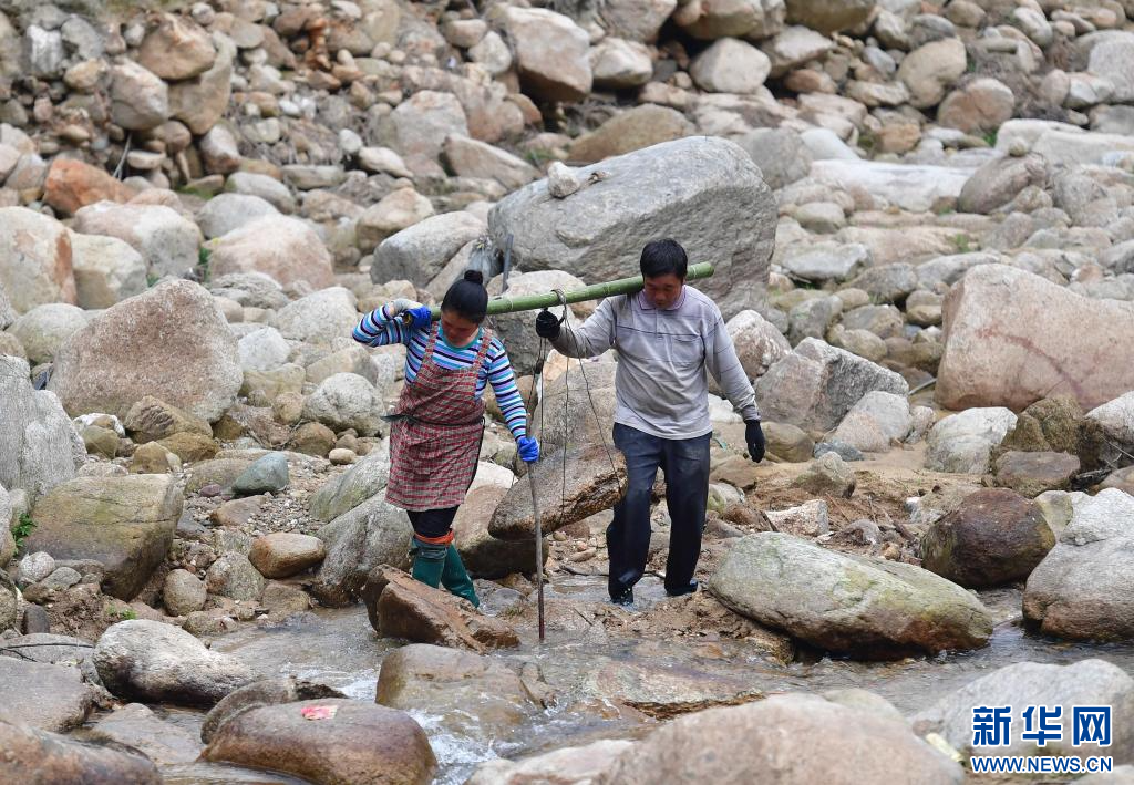 石头秀媳妇 20240809d5d3958cb79a450bb6ab1921e560947d_20240809fd3b527ad0d34ae1b91fe7965d06cd5b.jpg