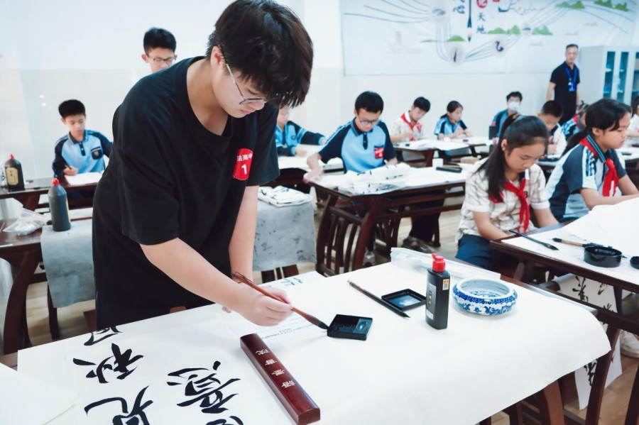 江南区中小学艺术节现场创作大赛举办-新华网