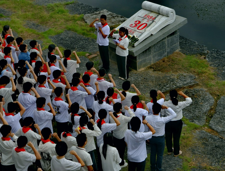 广西灌阳开展纪念烈士活动