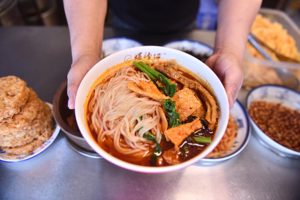 螺蛳粉：五味香四海