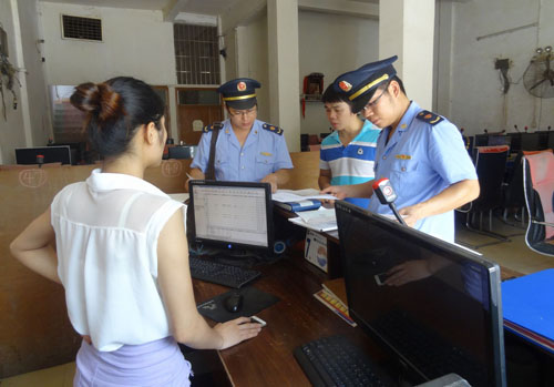 兴宾区小平阳工商所开展网吧专项检查