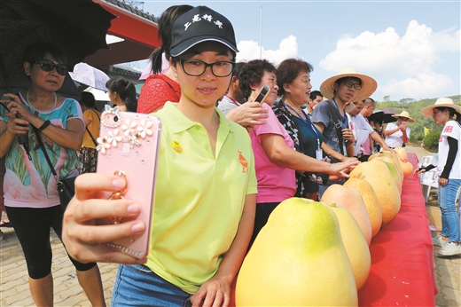 惠游来宾“抢鲜”看——记者探营国庆假期桂中旅游主题活动