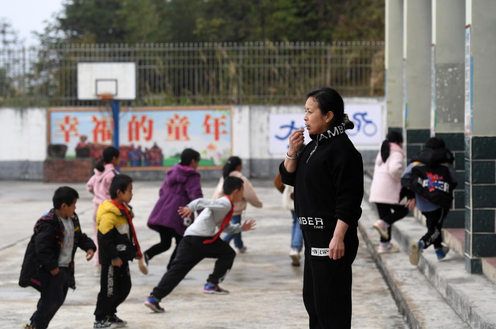 一名瑶族退休教师的大山坚守