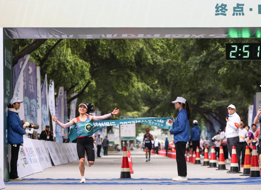 2023桂林马拉松鸣枪开赛