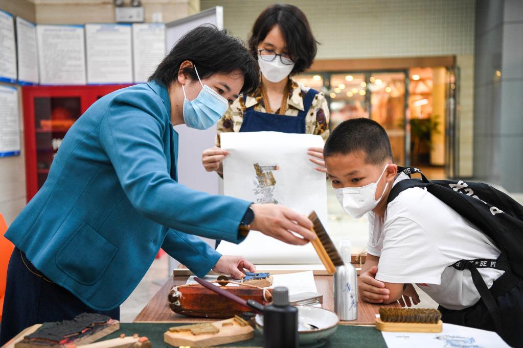 “書籍醫生”黃玉杏：用匠心守護古籍裏的文明