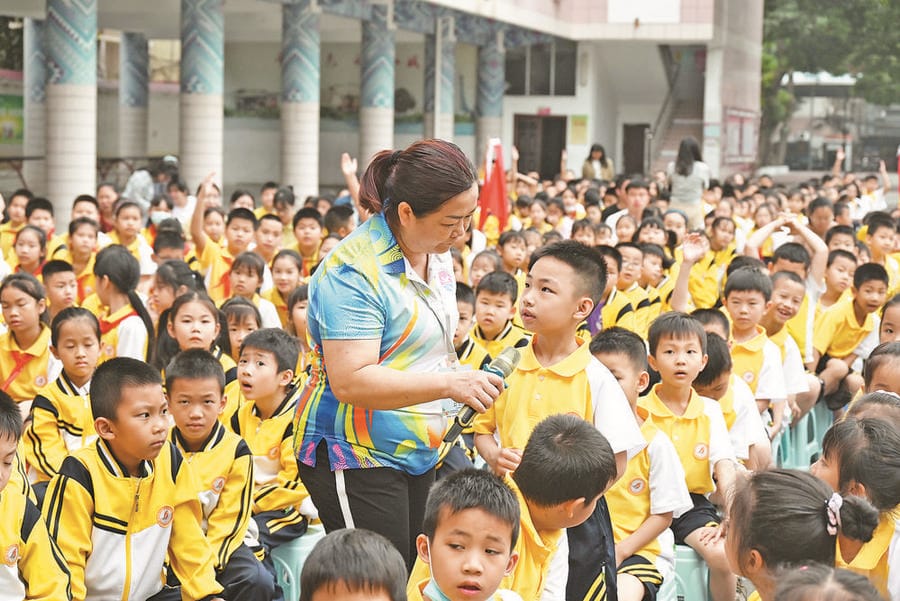 防溺水公益宣讲走进爱新小学