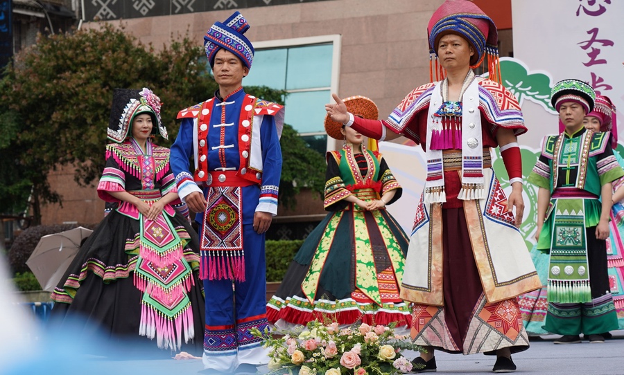 广西金秀：瑶装秀演绎多彩瑶族风情