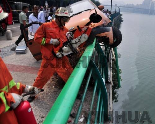 广西柳州发生车祸
