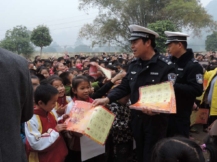 响水镇开展交通安全进校园活动